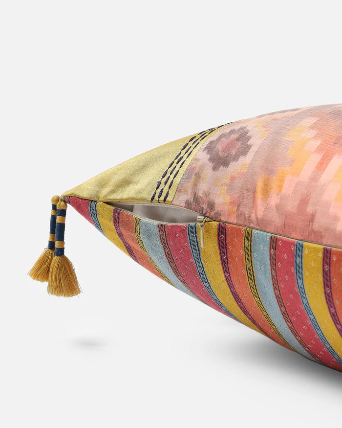 Detail of the hand-knotted corner tassels and side zip