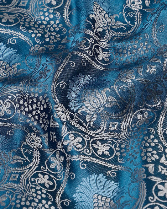 The Art of the Narrative Weave: A Guide to Tanchoi Silk