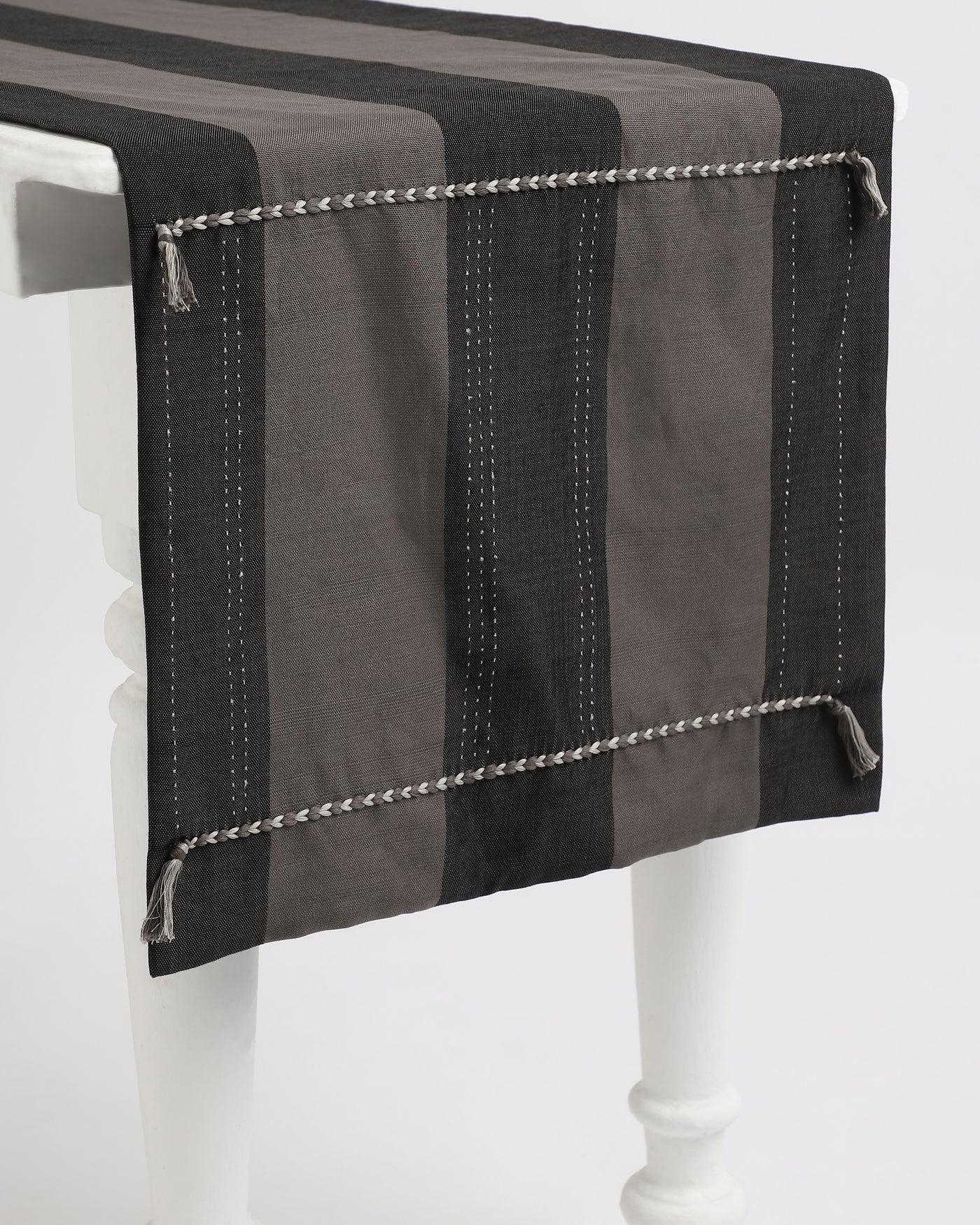 The Dot Matrix Runner (No. 19 Charcoal)