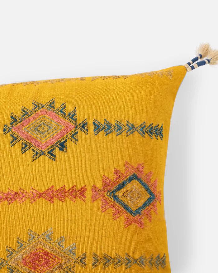 Close detail of the raised extra-weft diamond motif, woven not printed